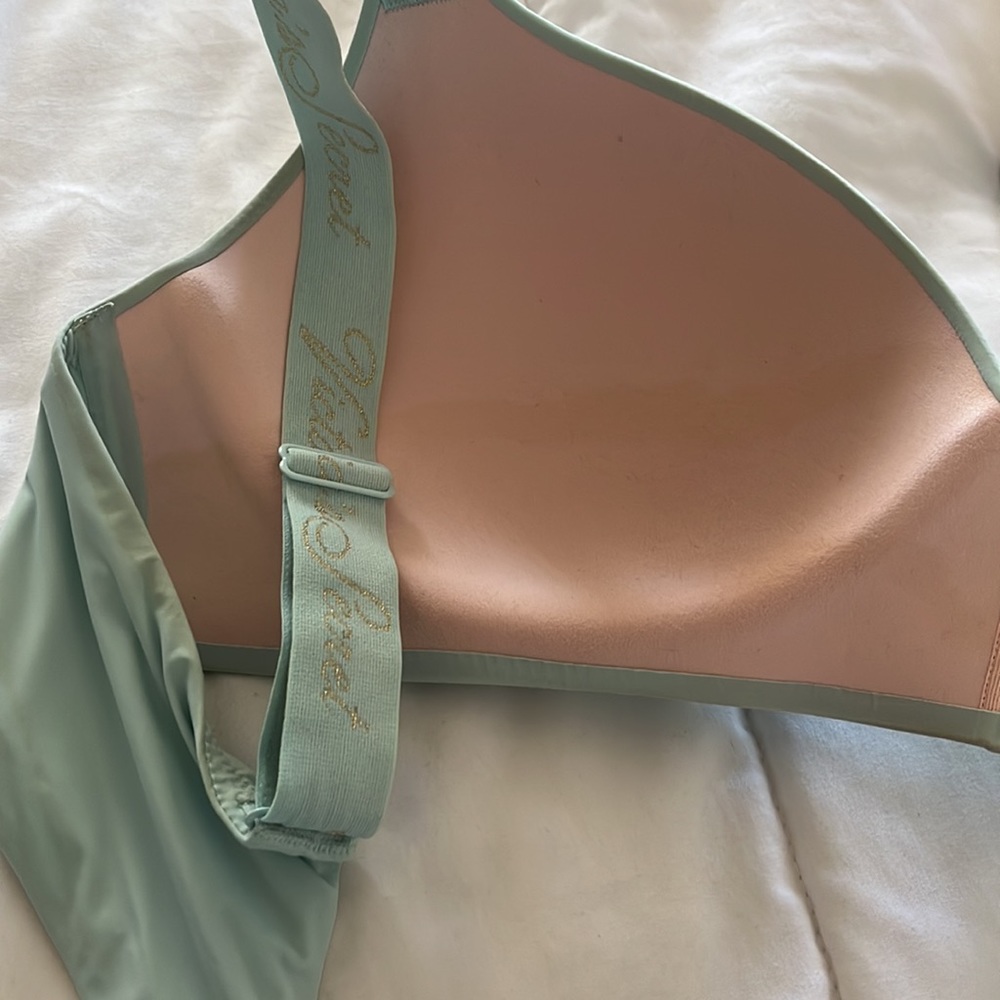 VS Bra - Picture 5 of 7